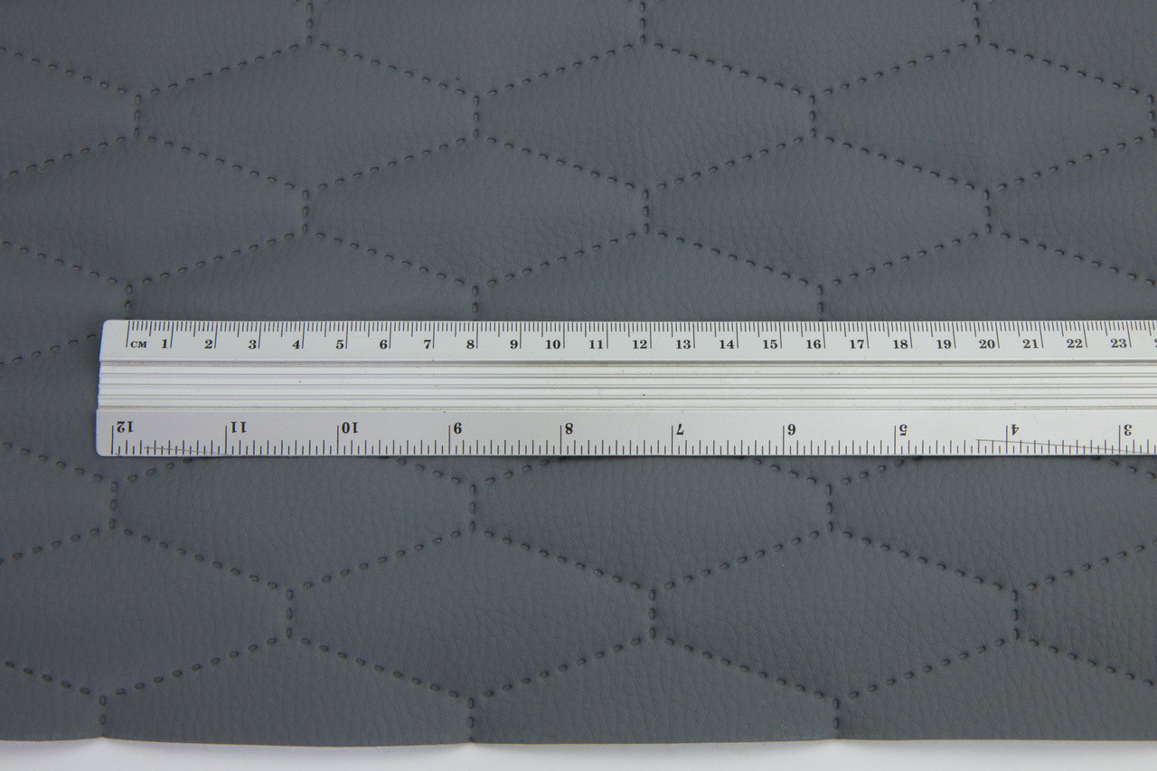 Кожзам термостёганый серый, дублированный синтепоном 3мм и флизелином, ширина 1,40м детальная фотка