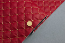 Кожзам стёганый красный «Ромб» (прошитый беживой нитью) дублированный синтепоном и флизелином, ширина 1,35м анонс фото