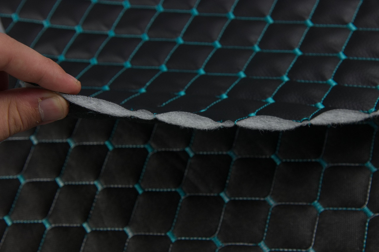 Шкірзам стьобаний чорний «Ромб» (прошитий бірюзовою ниткою) дубльований синтепоном і флізеліном, ширина 1,35м детальна фотка