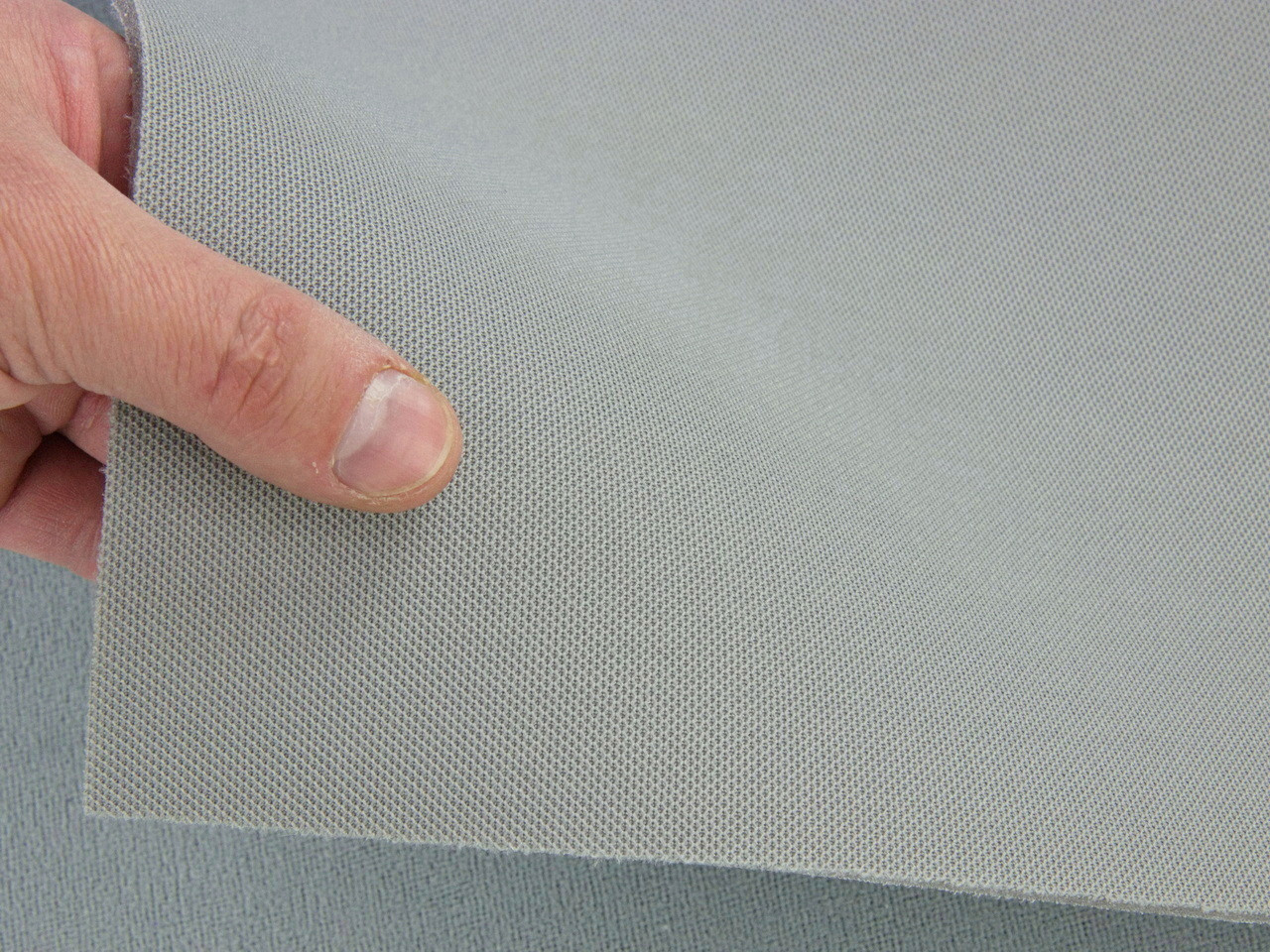 Автоткань потолочная KL-52 оригинальная на поролоне с сеткой, цвет серый, толщина 3мм ширина 167см детальная фотка