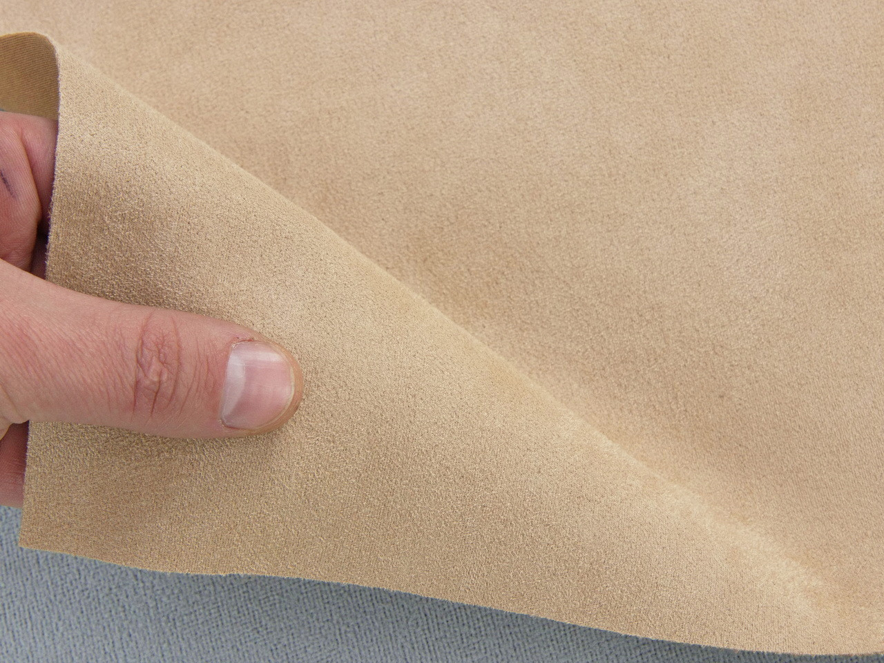 Алькантара Lycra 16018 бежевая, без основания, ширина 150см (Турция) детальная фотка