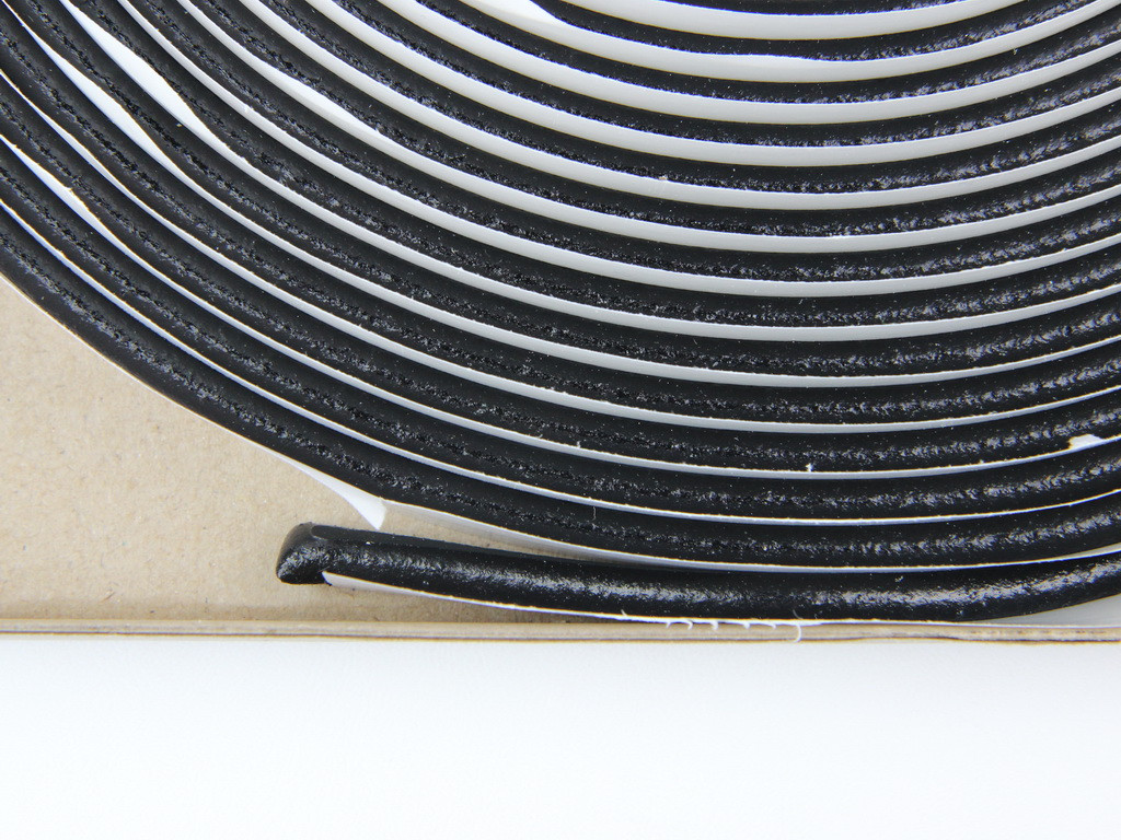 Автомобільний герметик для фар чорний СТК Butyl Cord, герметизирующий бутиловий шнур, товщина 6мм детальна фотка