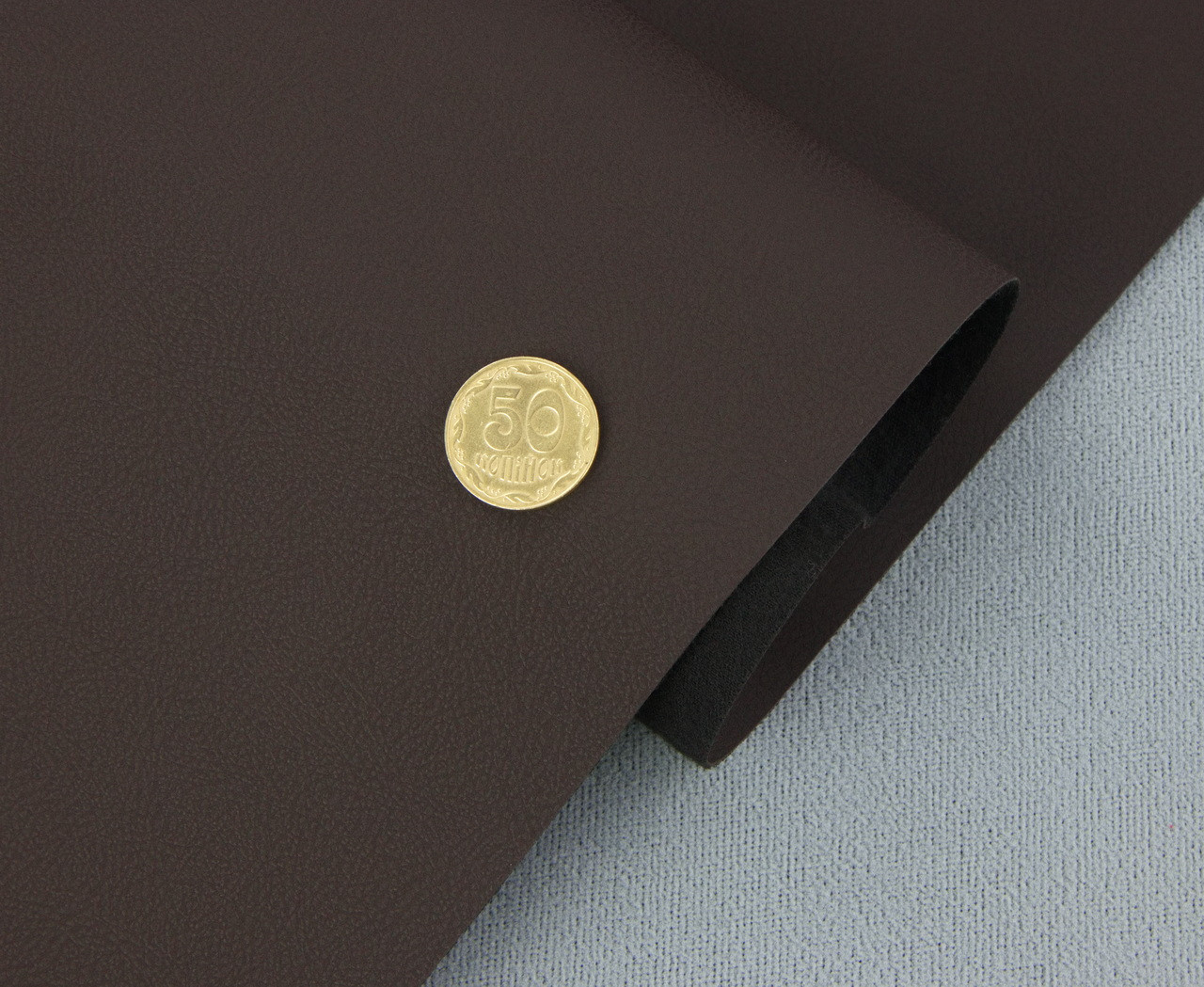 Біеластик тягучий темно-коричневий матовий Elista-04 для перетяжки дверних карт, стійок, airbag та вставок, ширина 145 cм детальна фотка