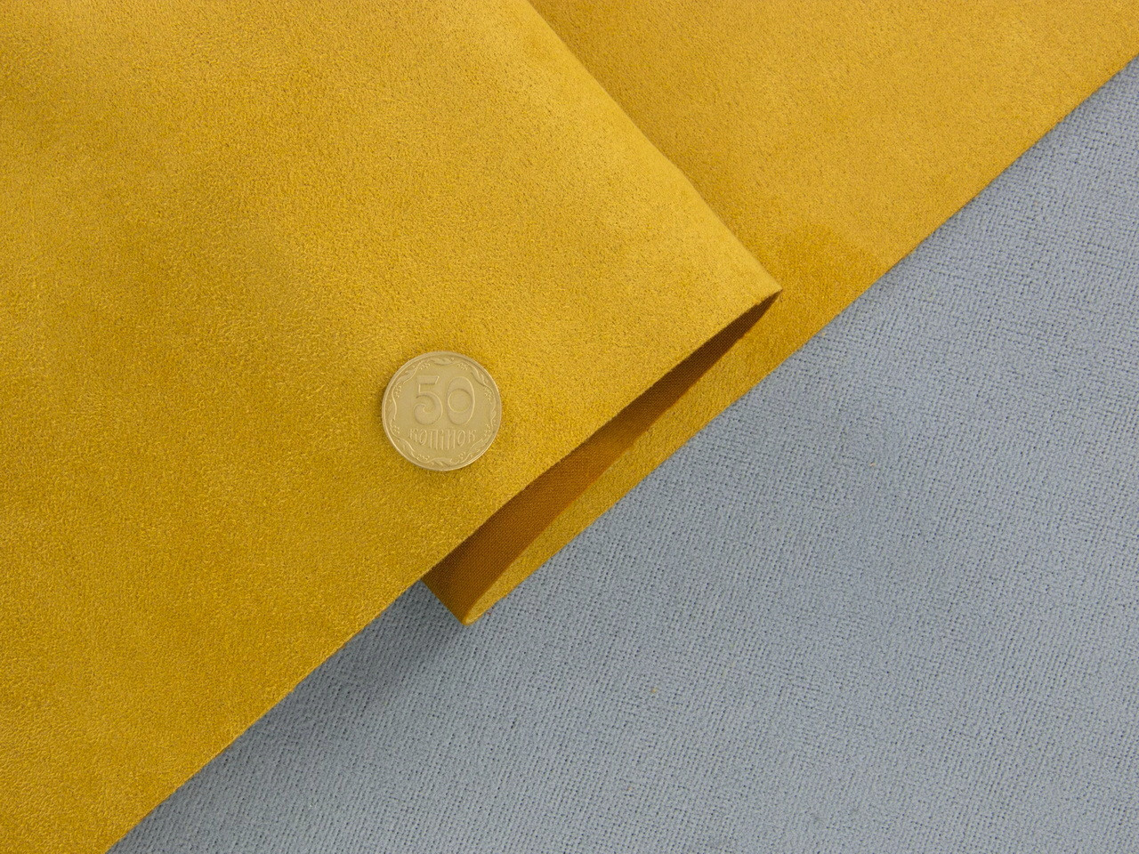 Алькантара Lycra 16014 горчичная, без основания, ширина 150см (Турция) детальная фотка