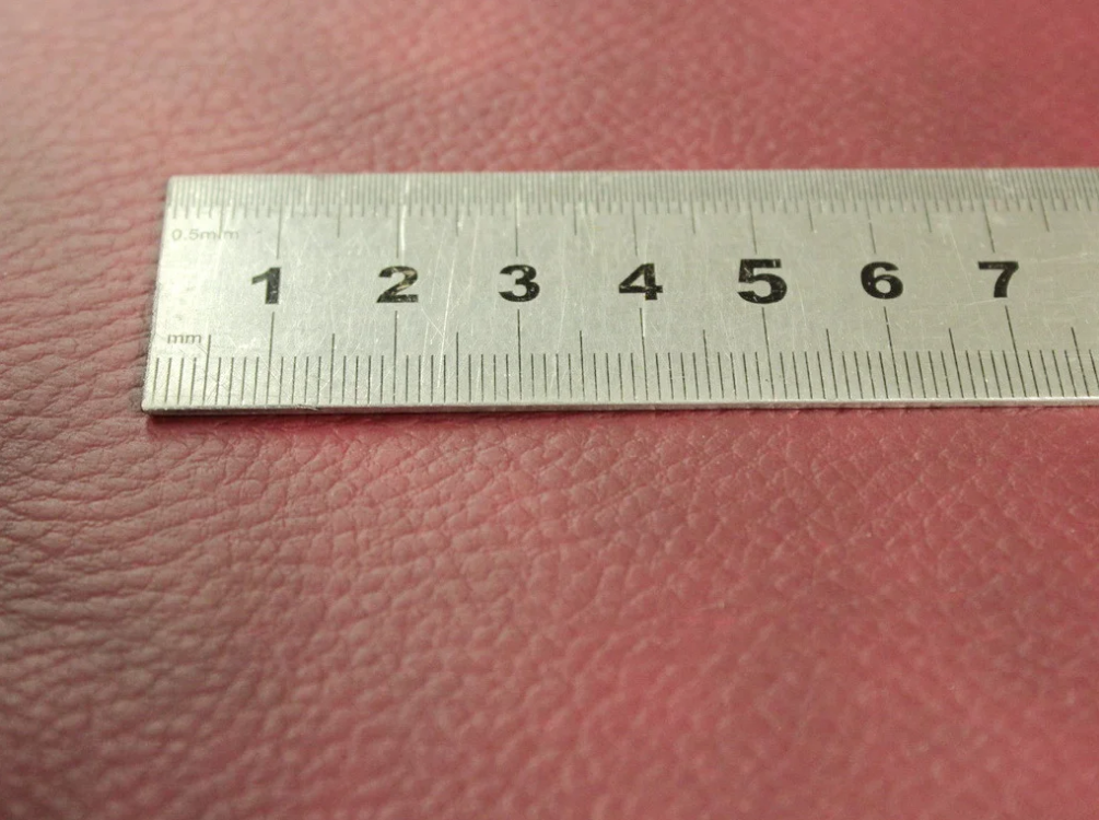 Автомобильный кожзам вишневый, ширина 1.5м детальная фотка