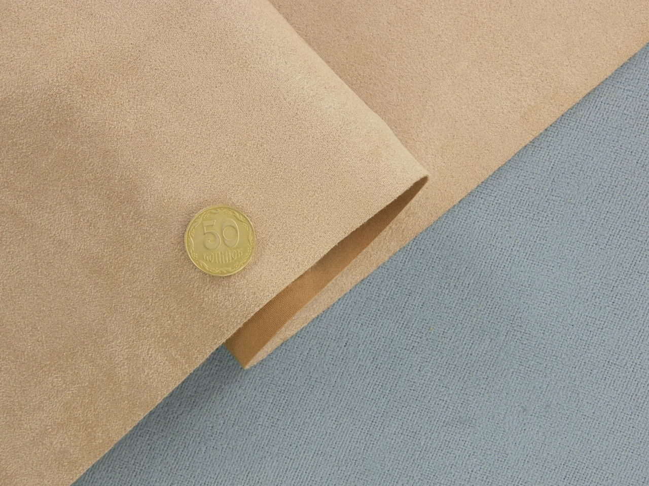 Алькантара Lycra 16018 бежевая, без основания, ширина 150см (Турция) детальная фотка