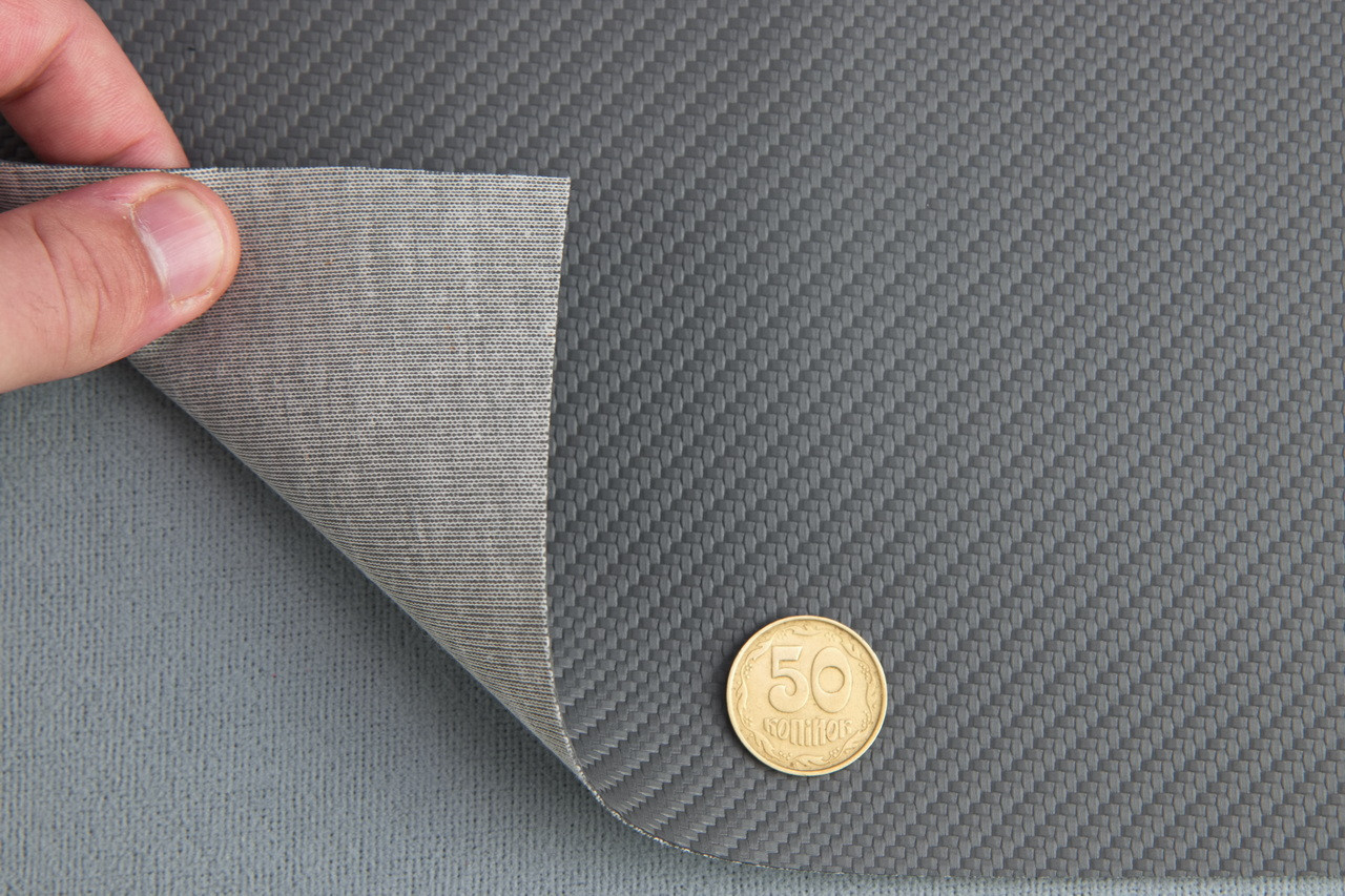 Автомобильный кожзам KARBON 610 графитовый, на тканевой основе, ширина 140см, Турция детальная фотка