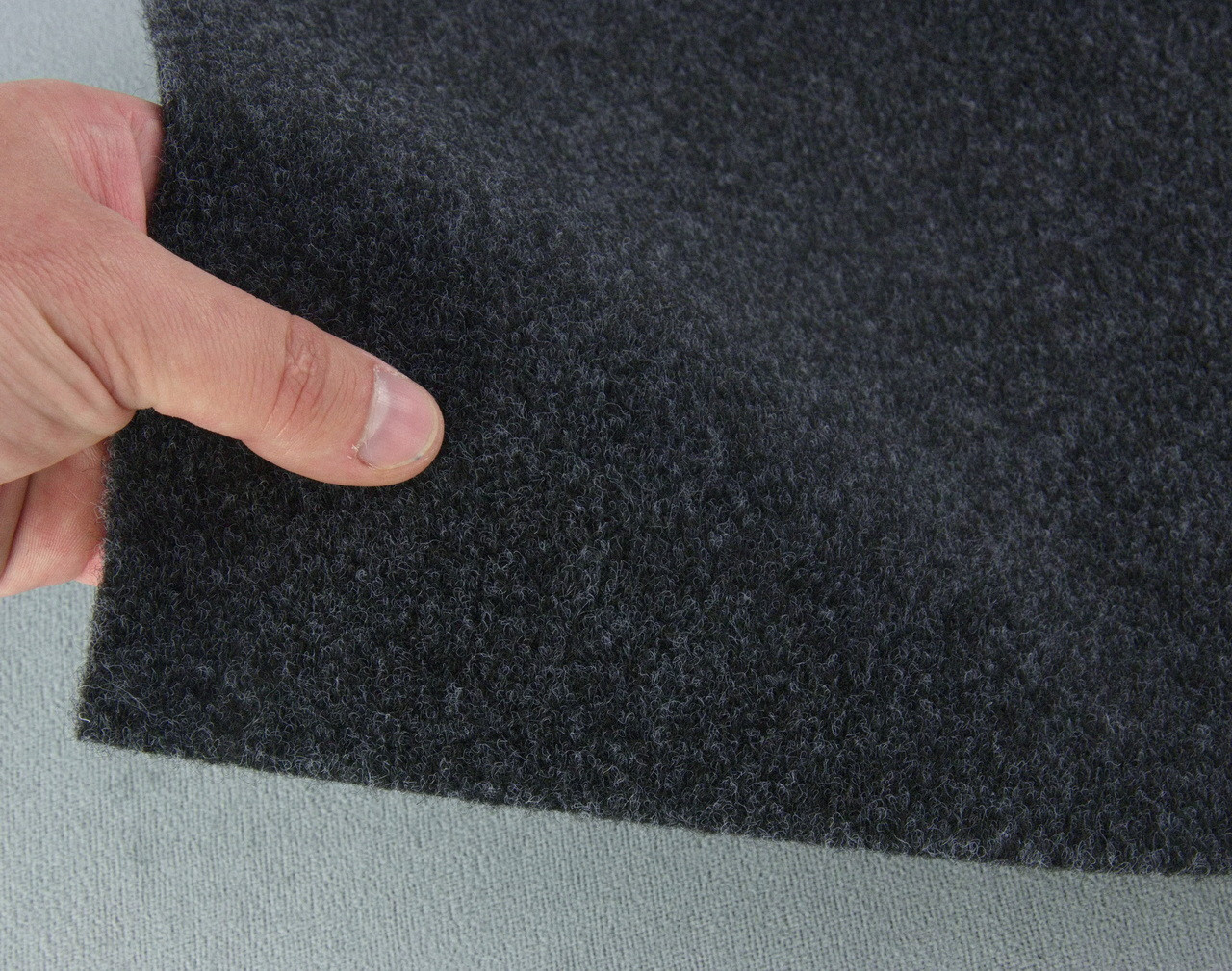 Карпет автомобільний Dark Grey рулонний, графіт (темно-сірий), товщина 5мм, щільність 450г/м2, ширина 180см детальна фотка
