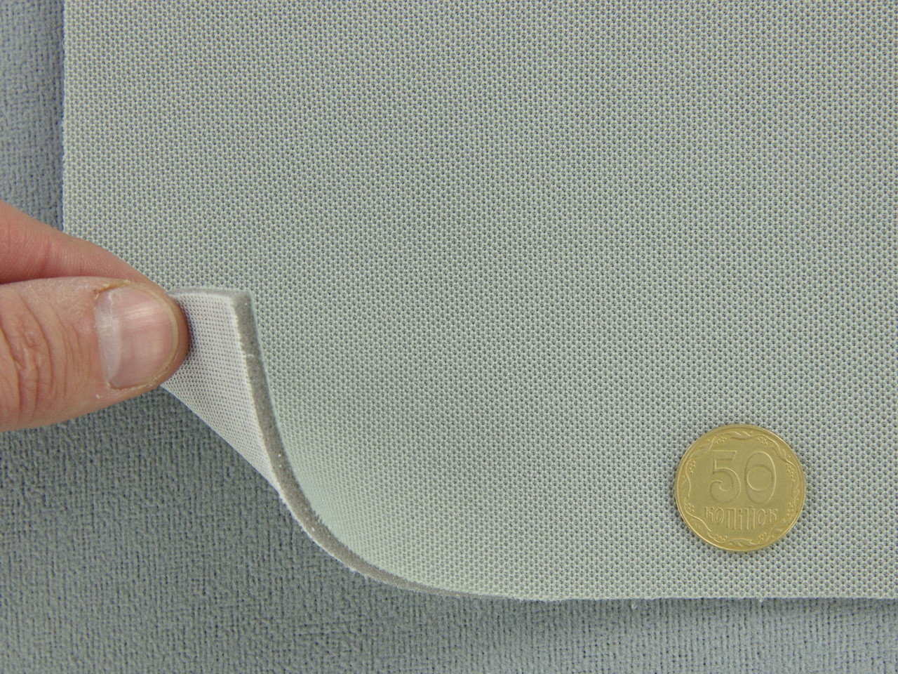 Автоткань потолочная KL-62 оригинальная на поролоне с сеткой, цвет светло-серый (теплый), толщина 3мм ширина 167см детальная фотка