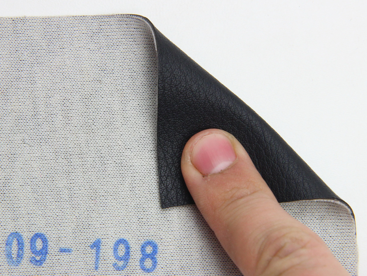Шкірзам чорний для сидінь авто (текстурний напівматовий 09-198) на тканинній основі, ширина 1.50м детальна фотка