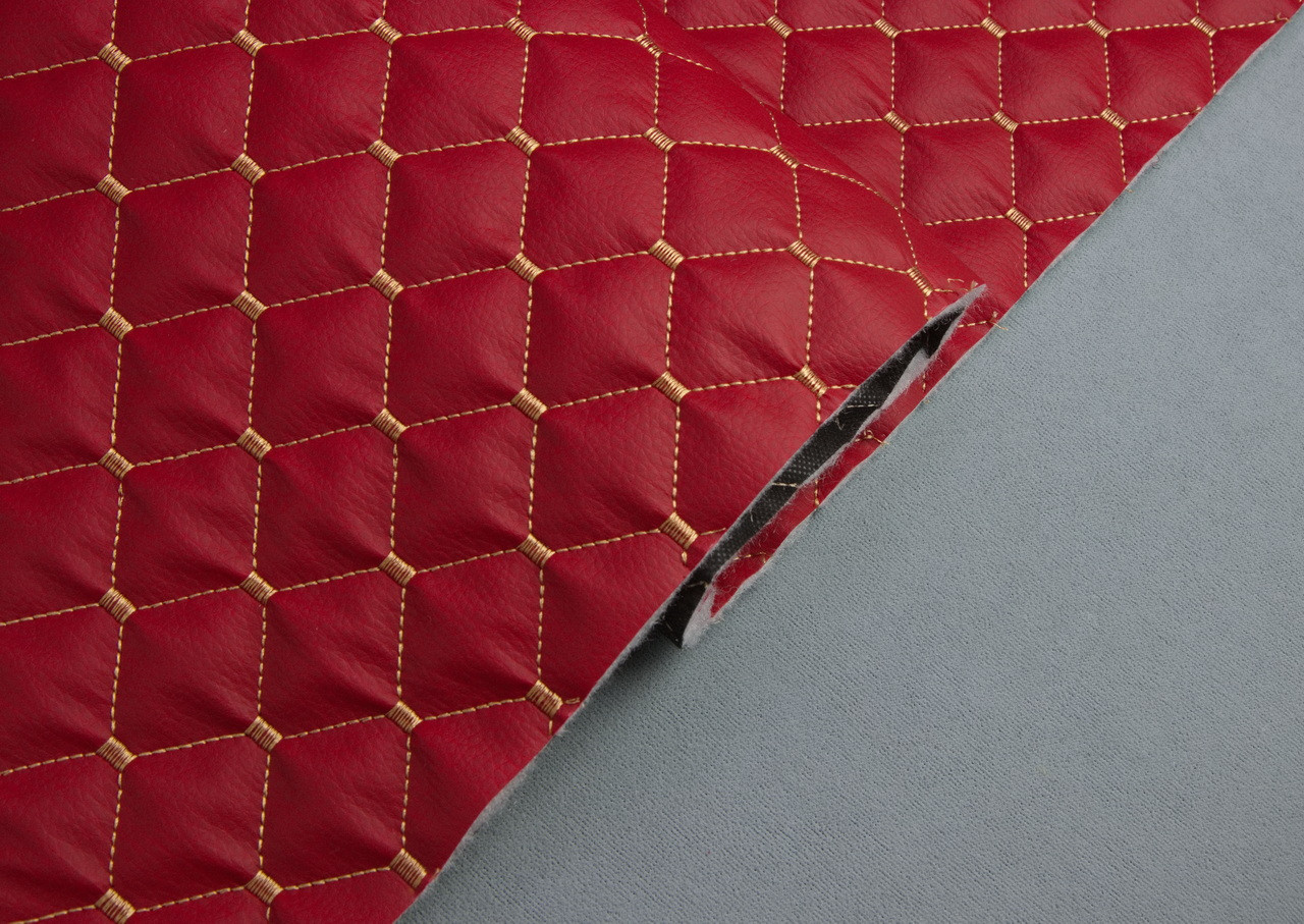 Кожзам стёганый красный «Ромб» (прошитый беживой нитью) дублированный синтепоном и флизелином, ширина 1,35м детальная фотка