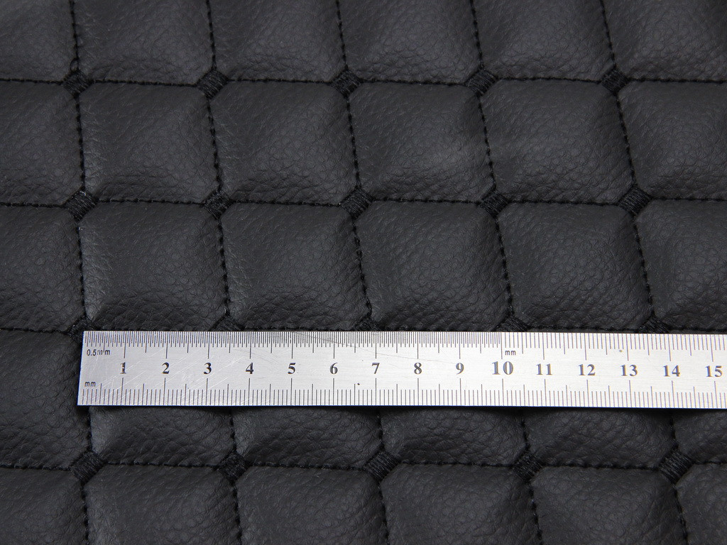 Кожзам стёганый черный «Ромб» (прошитый черной нитью) дублированный синтепоном и флизелином, ширина 1,35м детальная фотка