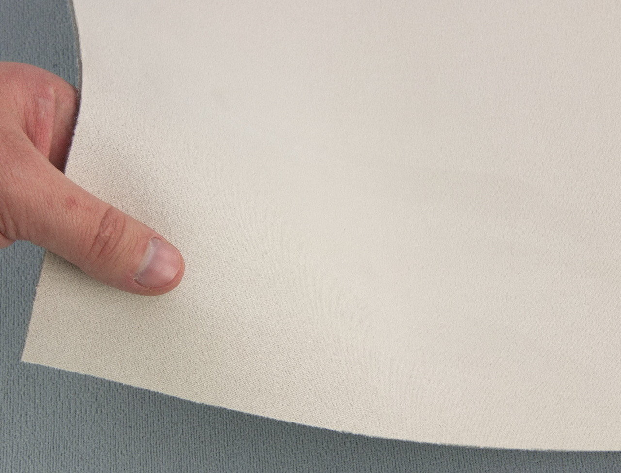 Алькантара Lycra p21 кремовая, на поролоне 2мм и сетке, ширина 150см (Турция) детальная фотка