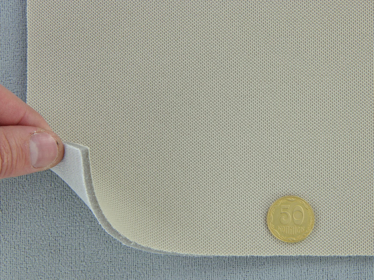 Автоткань потолочная KL-49 оригинальная на поролоне с сеткой, цвет светло-бежевый, толщина 3мм ширина 167см детальная фотка