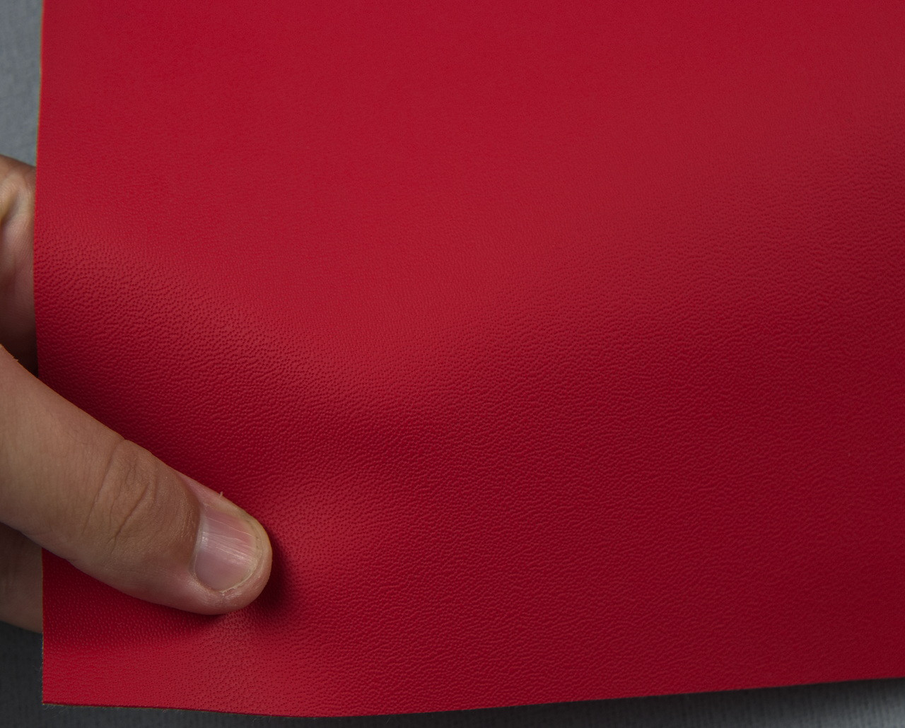 Автомобильный кожзам BENTLEY 1238 красный, на тканевой основе, ширина 140см, Турция детальная фотка