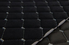 Велюр стьобаний «Ромб чорний» (прошитий світло-сірою ниткою) на поролоні 7мм та флізеліні, ширина 135см анонс фото
