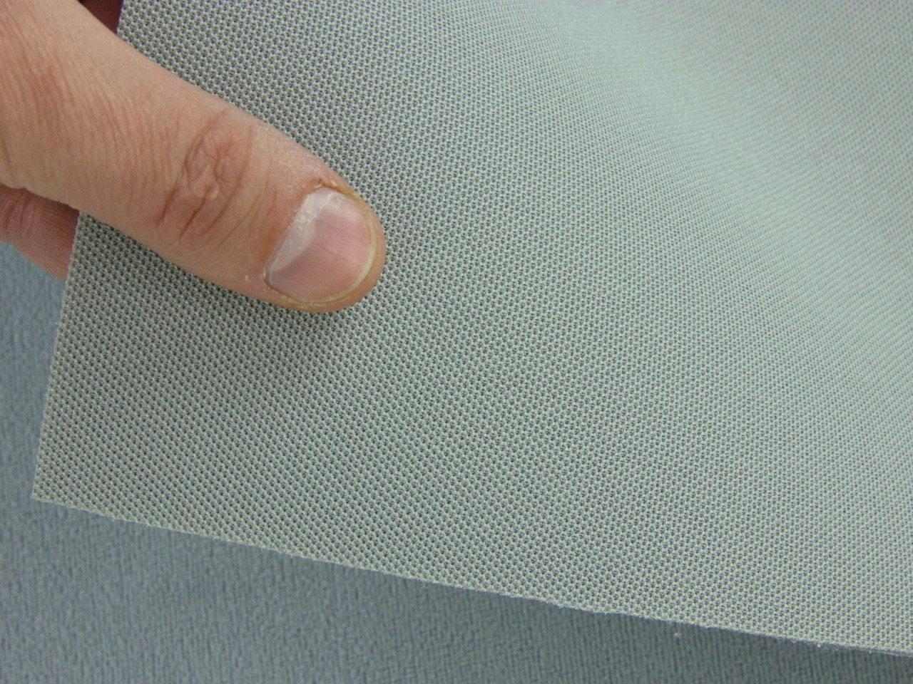 Автоткань потолочная KL-62 оригинальная на поролоне с сеткой, цвет светло-серый (теплый), толщина 3мм ширина 167см детальная фотка