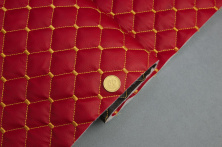 Кожзам стёганый красный «Ромб» (прошитый желтой нитью) дублированный синтепоном и флизелином, ширина 1,35м анонс фото