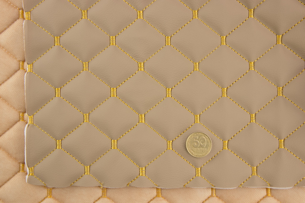 Стьобаний шкірозамінник Maldive "Ромб кремовий" із золотою ниткою, на поролоні 7мм, флізеліні, шир.1,35м Туреччина детальна фотка
