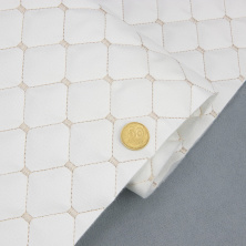 Кожзам стёганый белый «Ромб» (прошитый бежевой нитью) дублированный синтепоном и флизелином, ширина 1,35м анонс фото