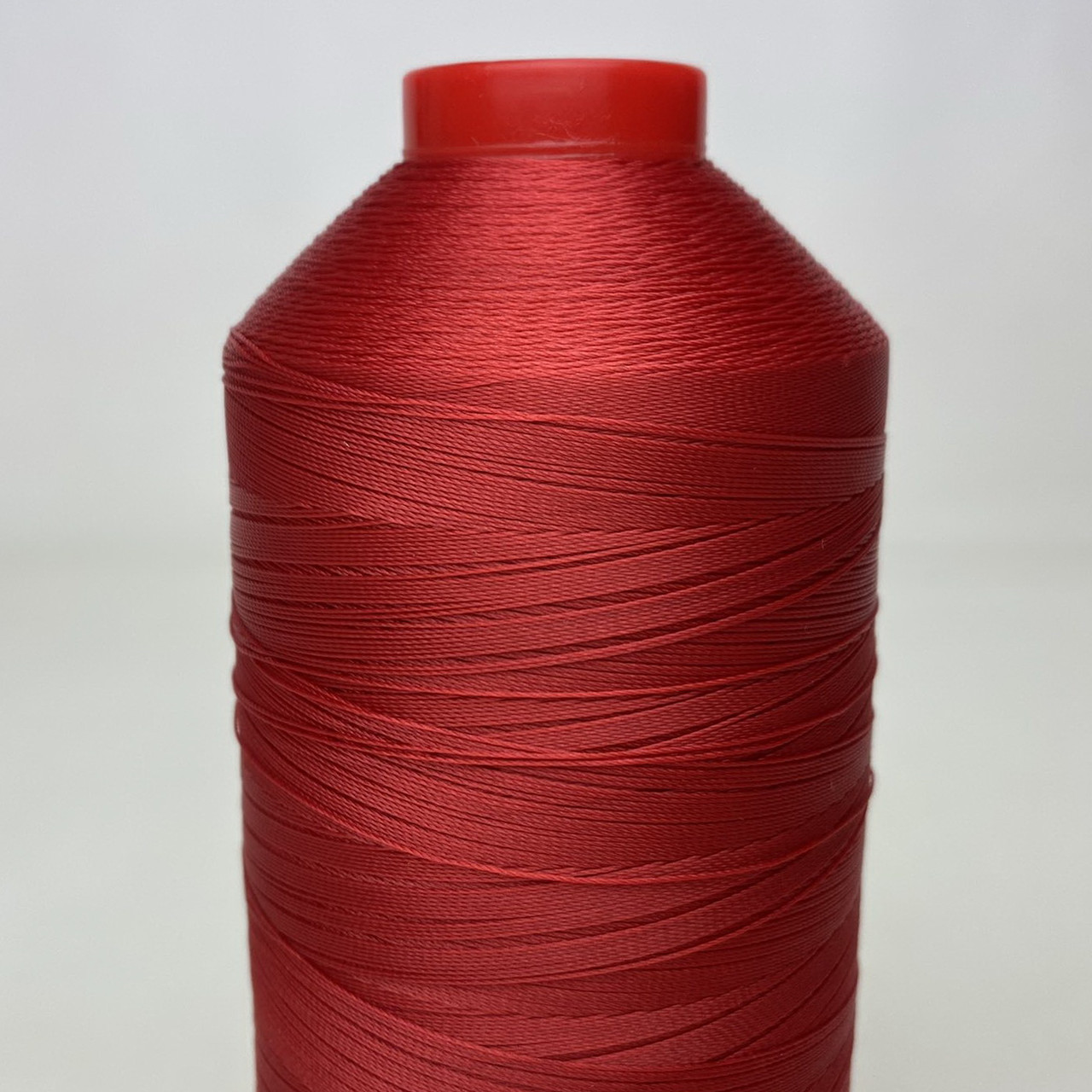 Нить POLYART(ПОЛИАРТ) N30 цвет 1644 красный, для пошив чехлов на автомобильные сидения и руль, 2500м детальная фотка