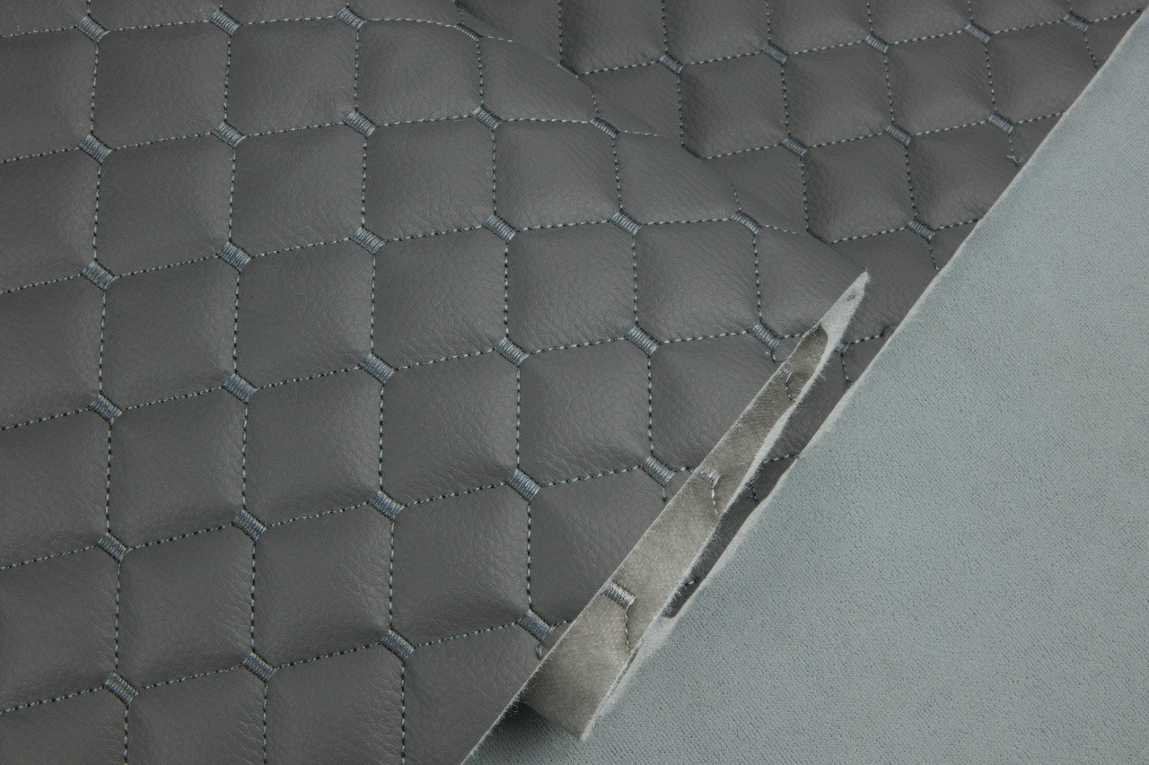 Кожзам стёганый темно-серый «Ромб» (прошитый серой нитью) дублированный синтепоном и флизелином, ширина 1,35м детальная фотка