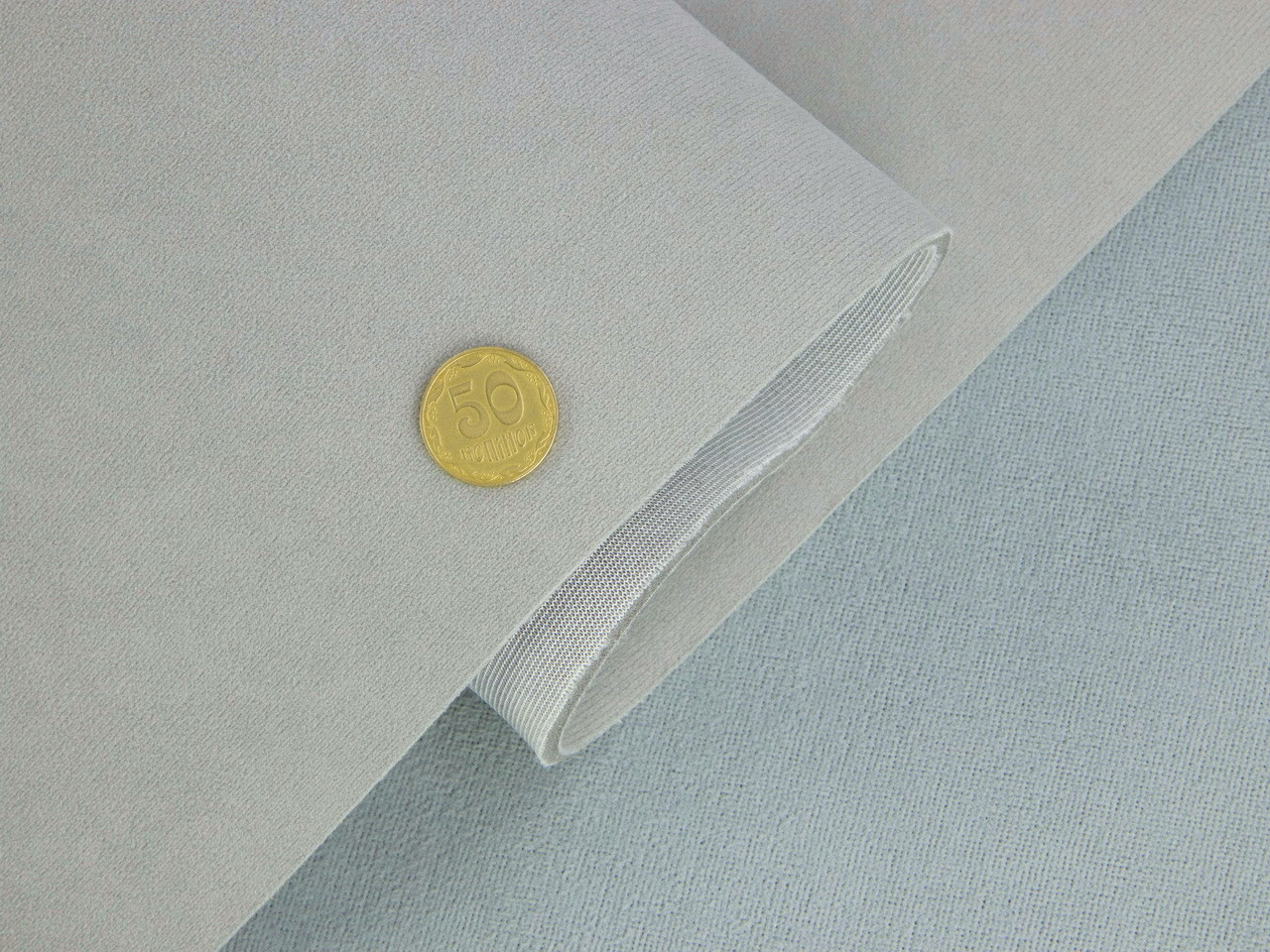 Ткань потолочная авто велюр светло-серый Micro 16901, на поролоне 3 мм с сеткой, ширина 1.70м (Турция) детальная фотка