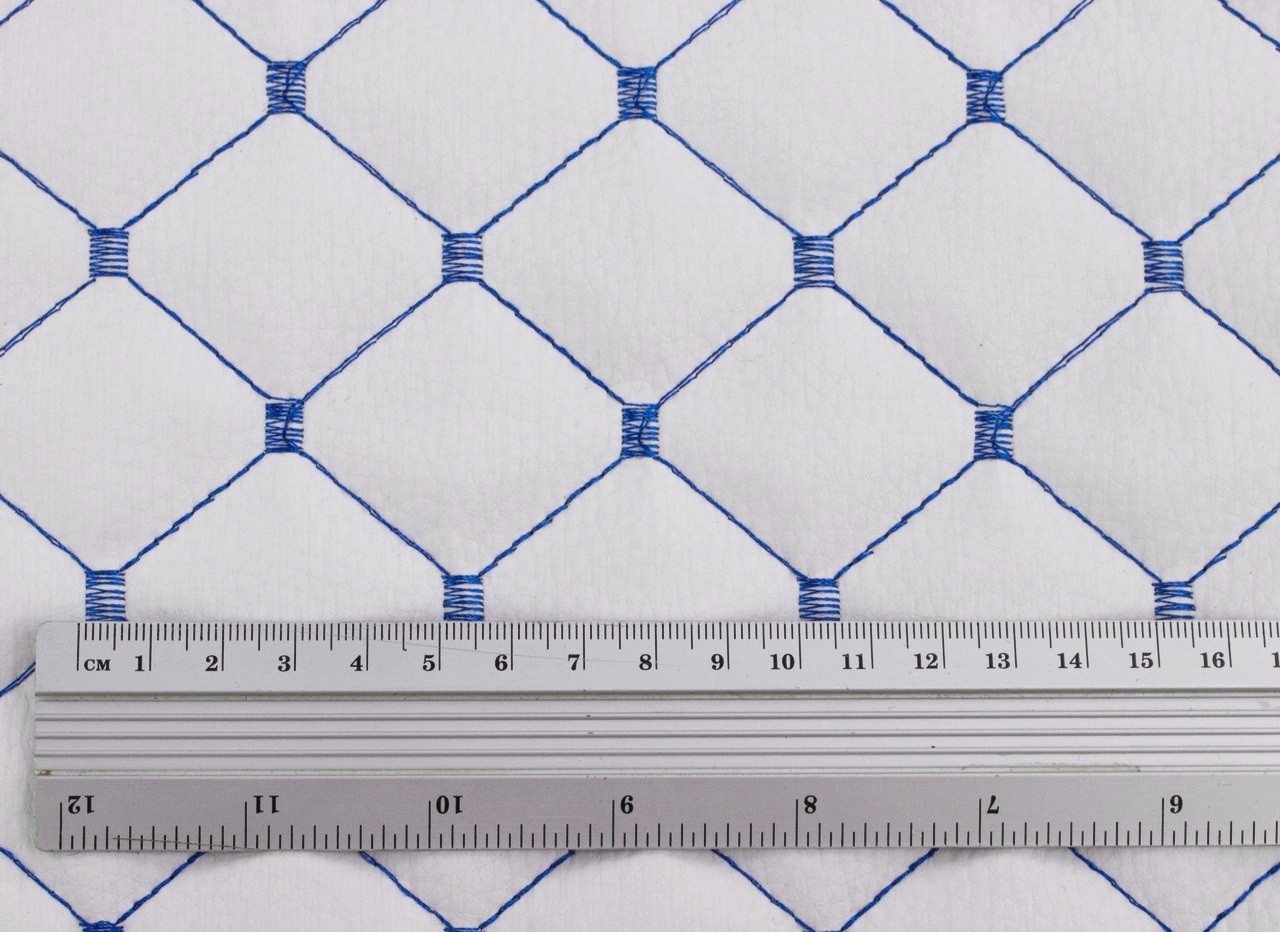 Кожзам стеганый белый «Ромб» (прошитый синей нитью) дублированный синтепоном и флизелином, ширина 1,35м детальная фотка