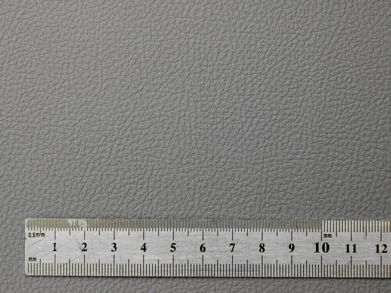Автомобильный кожзам перфорированный BAVYERA 1540п серый, тканевой основе (ширина 1,40м) Турция детальная фотка