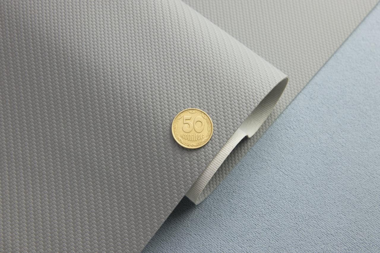Автомобильный кожзам KARBON 620 серый, на тканевой основе, ширина 140см, Турция детальная фотка
