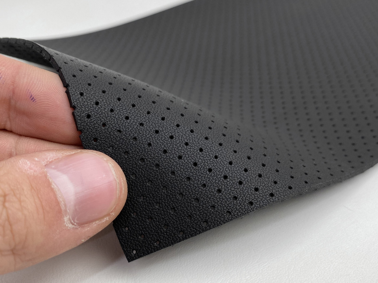 Термовініл каучуковий чорний матовий tk-2mp перфорований детальна фотка