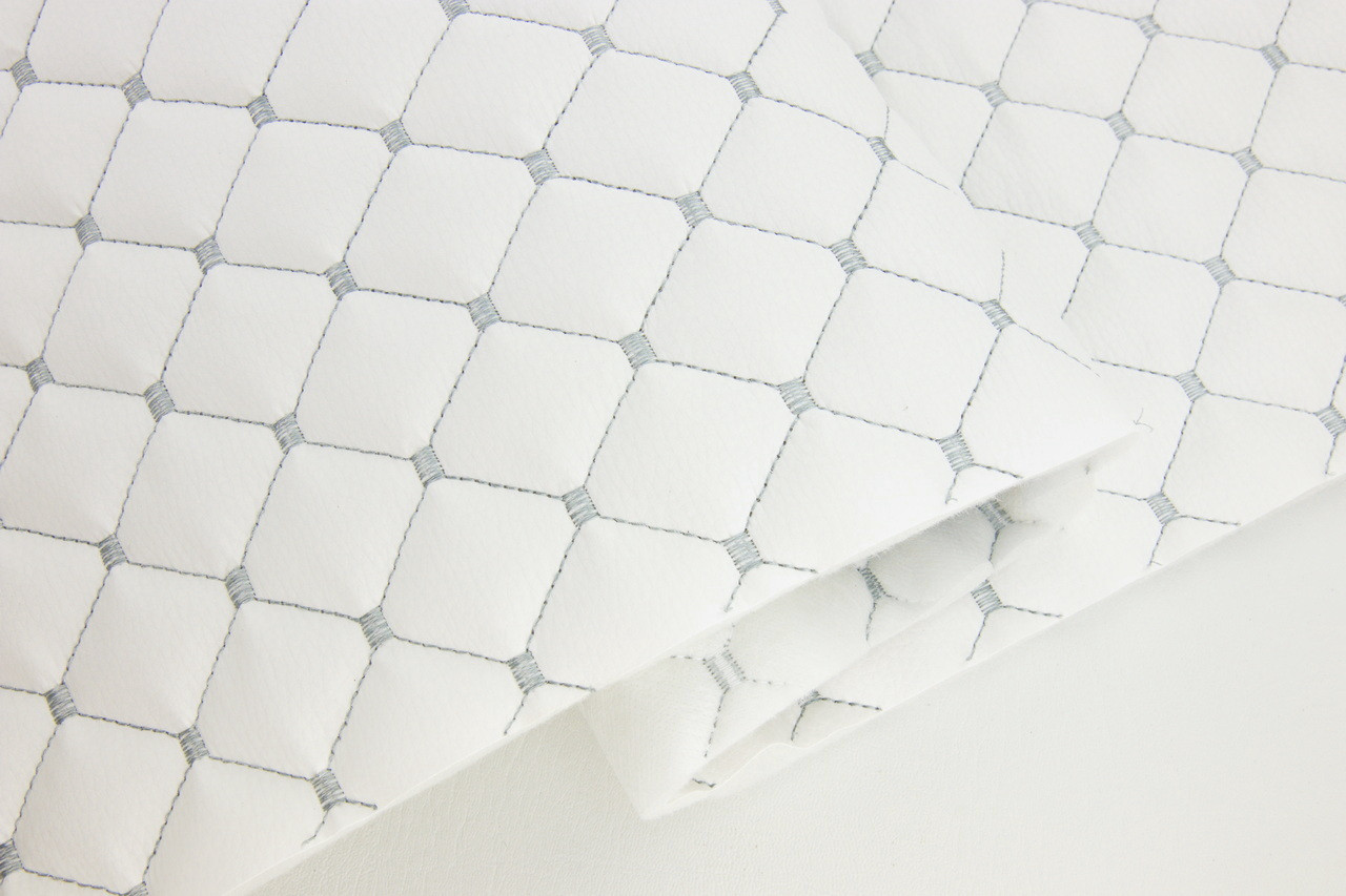 Шкірзам стьобаний білий «Ромб» (прошитий светло-сірою ниткою) дубльований синтепоном і флізеліном, ширина 1,35 м детальна фотка
