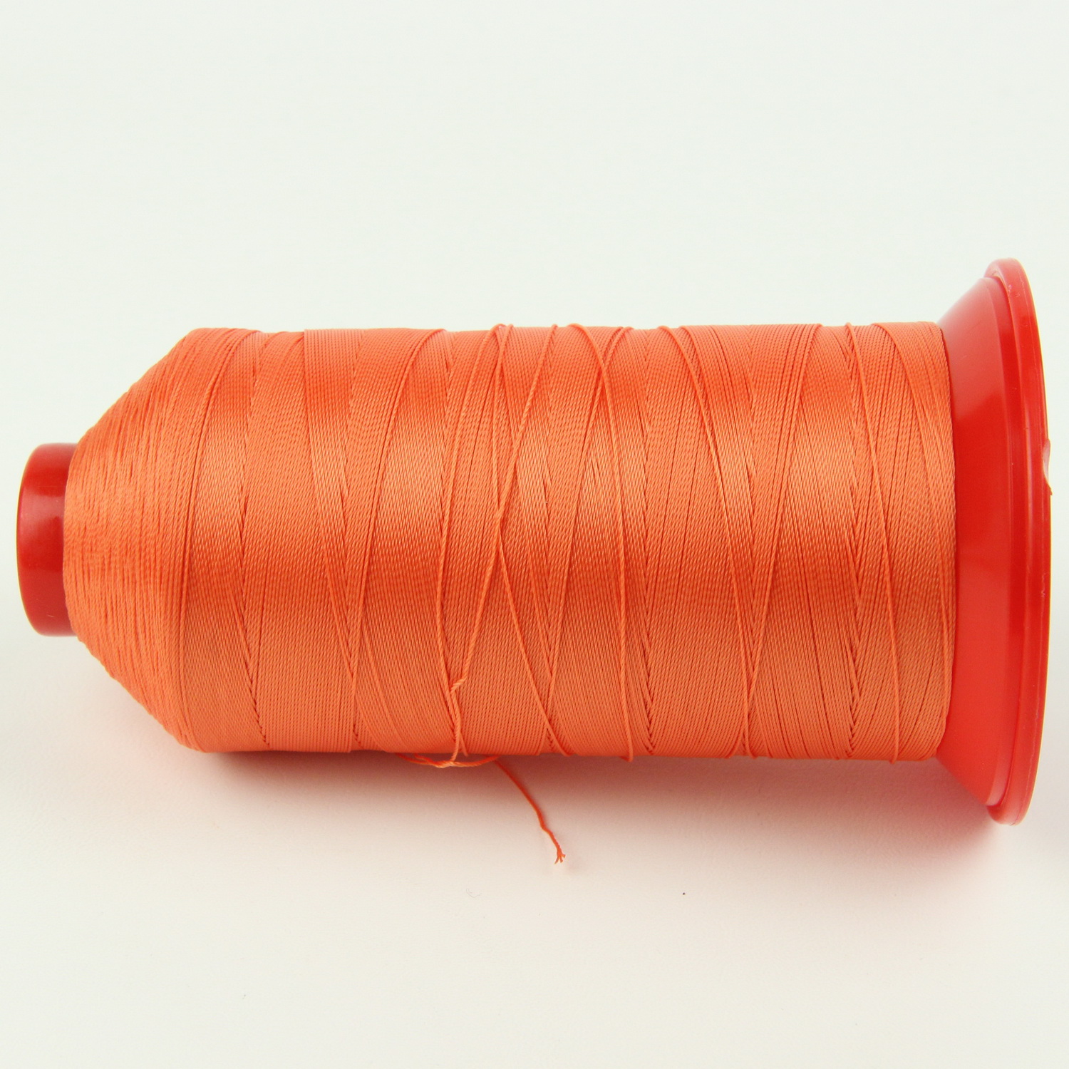 Нить POLYART(ПОЛИАРТ) N20 цвет 2830 оранжевый, для пошив чехлов на автомобильные сидения и руль, 1500м детальная фотка