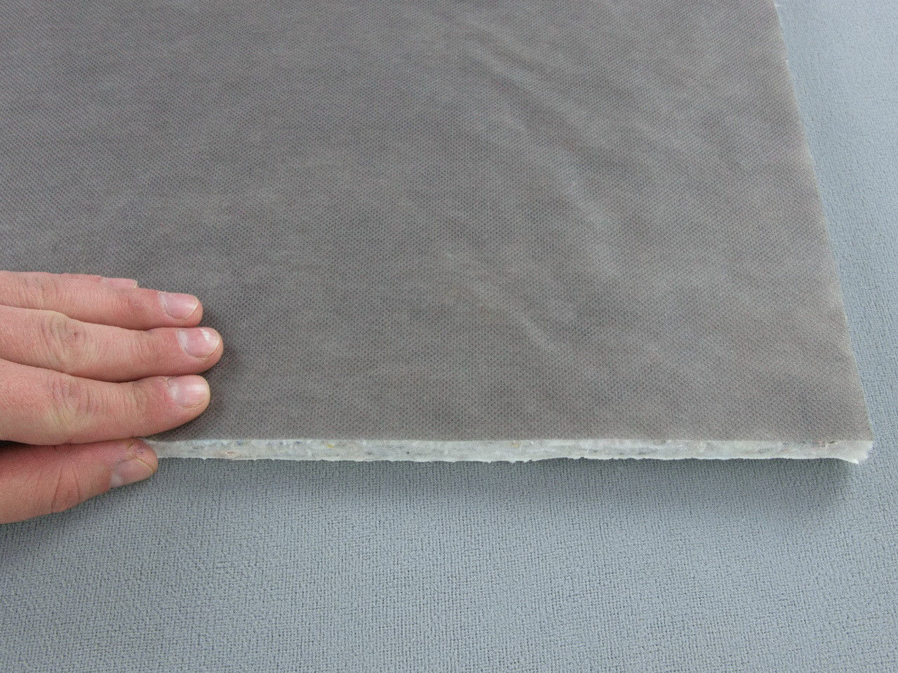 Шумо-звукоизоляция NFV-10K войлочная, ламинированная флизелином, толщина 10мм, самоклейка детальная фотка