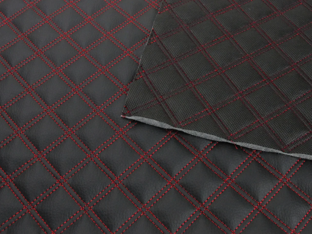 Кожзам стёганый черный «Двойной ромб» (прошитый красной нитью) дублированный синтепоном и флизелином, ширина 1,35м детальная фотка