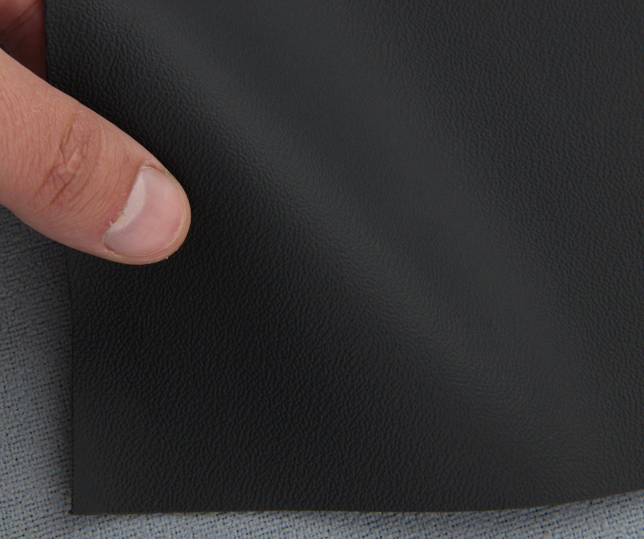 Биэластик, кожзам тягучий зернистый цвет черный MT-51, шир. 1,42м детальная фотка