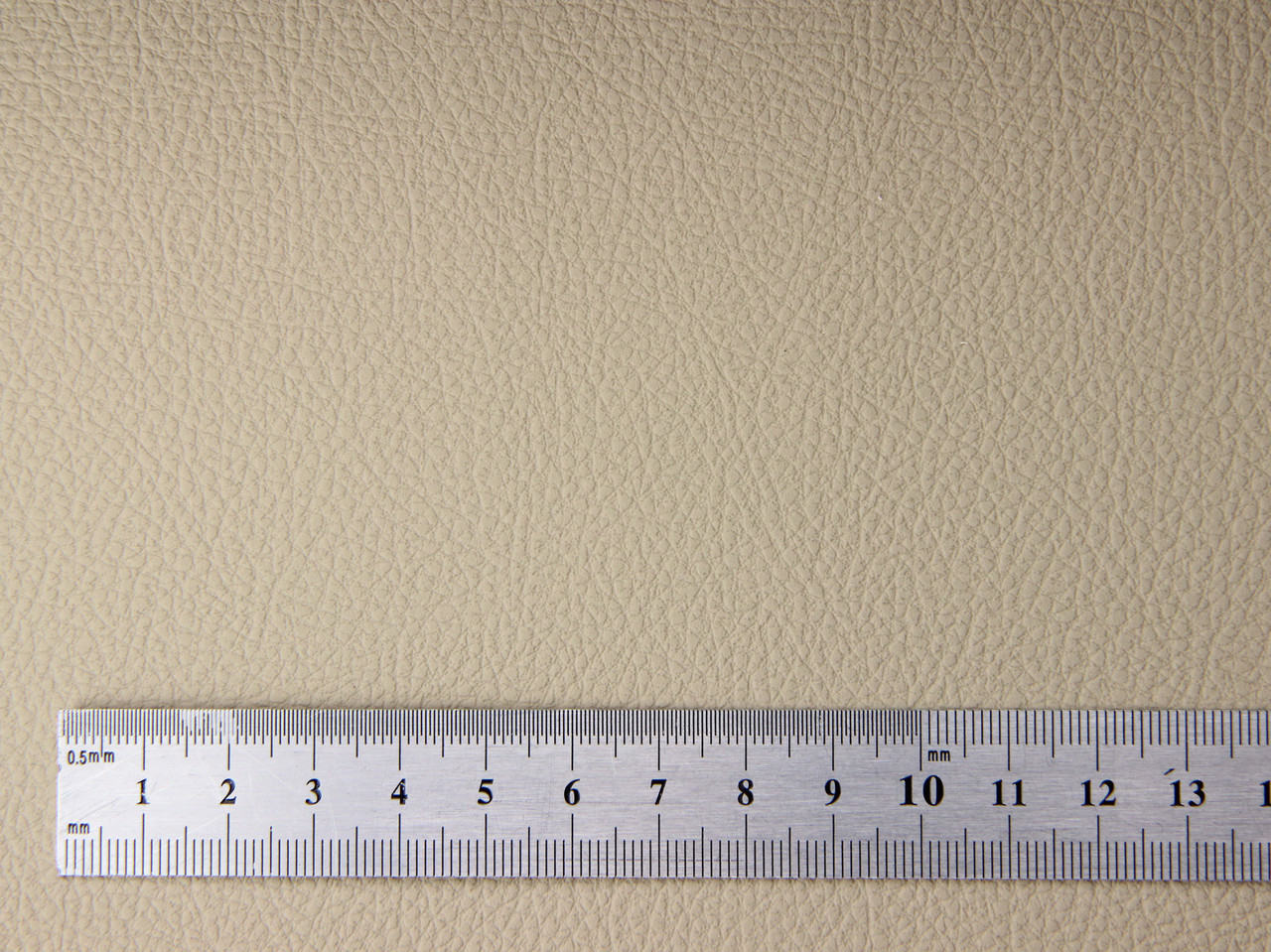 Автомобільний шкірзам BAVYERA C198 бежевий, на тканинній основі (ширина 1,40 м) Туреччина детальна фотка