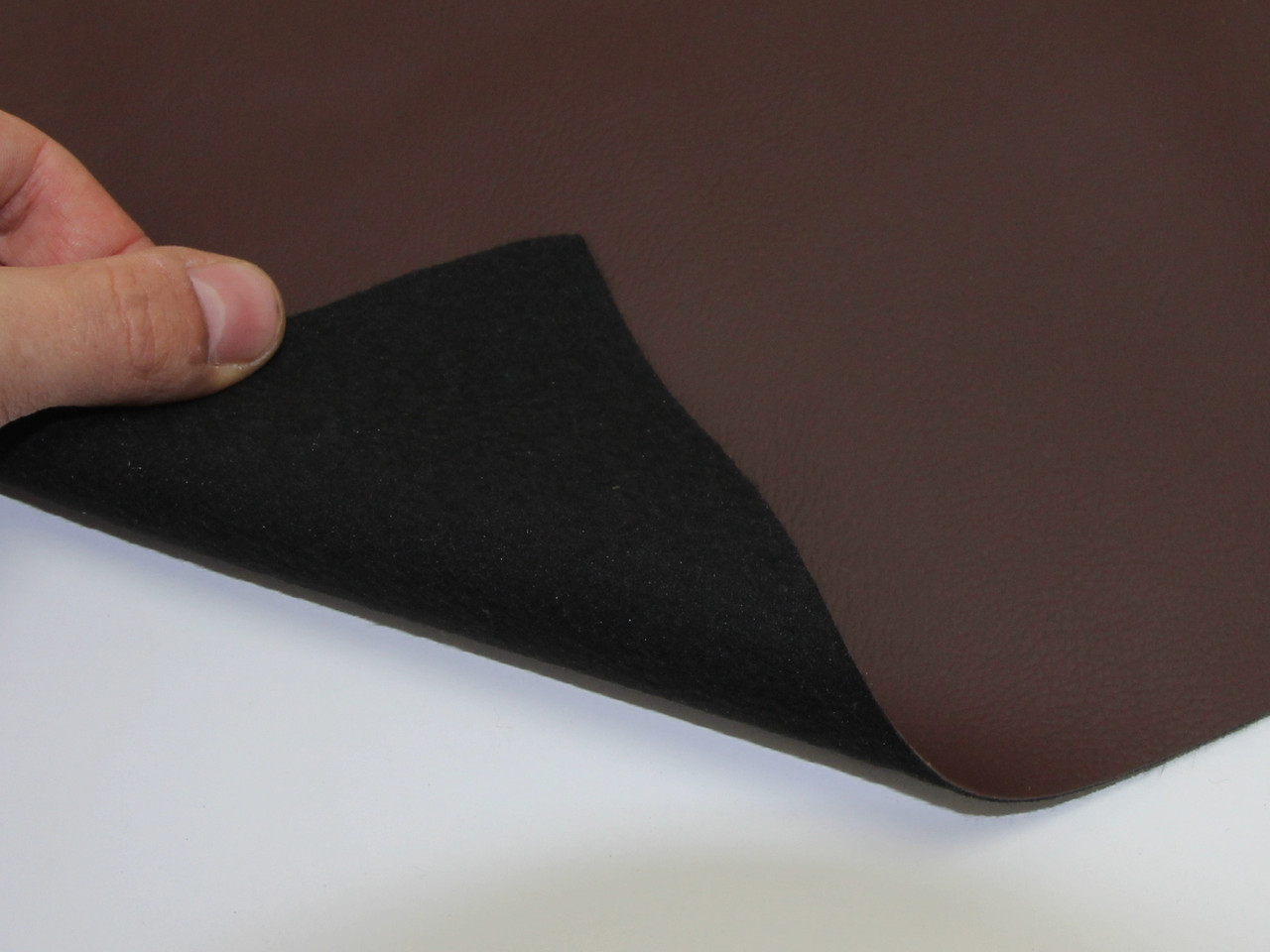 Шкірзамінник коричневий Maldive 375 для перетяжки дверних карт, стійок, airbag та вставок, ширина 1.40 м детальна фотка