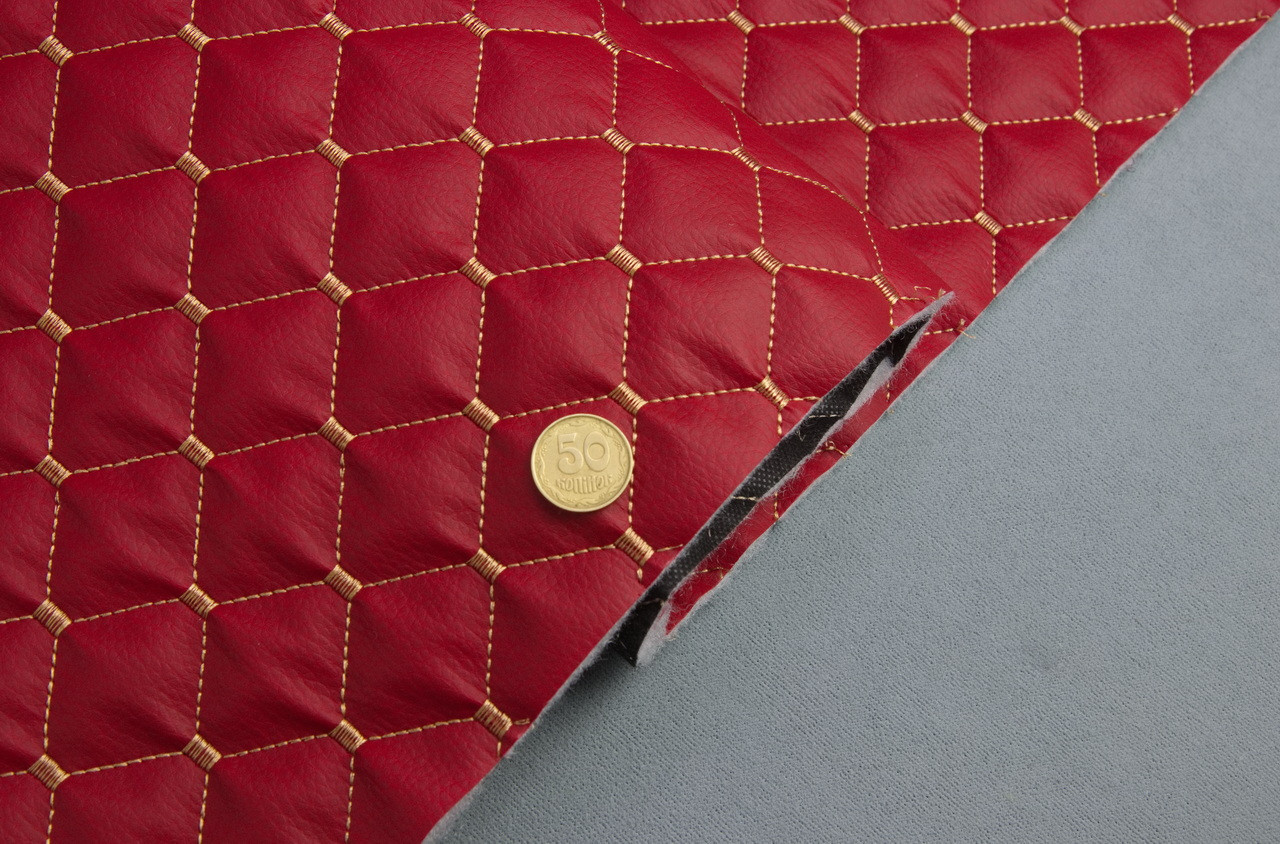 Шкірзам стьобаний червоний «Ромб» (прошитий бежевою ниткою) дубльований синтепоном і флізеліном, ширина 135см детальна фотка
