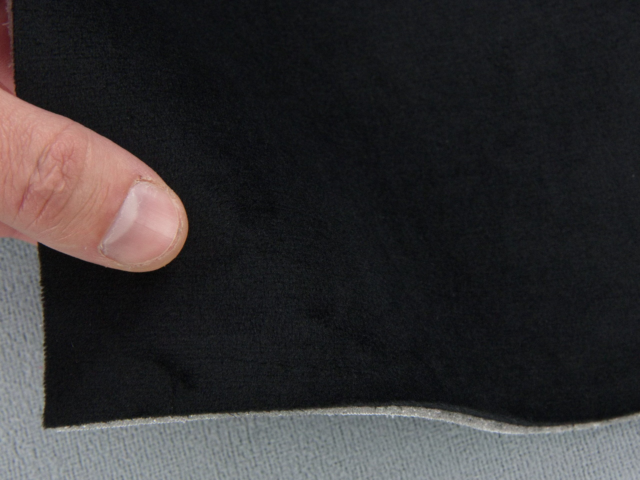 Ткань потолочная авто велюр черный LIRA-p17020, на поролоне 3 мм с сеткой, ширина 1.50м (Турция) детальная фотка