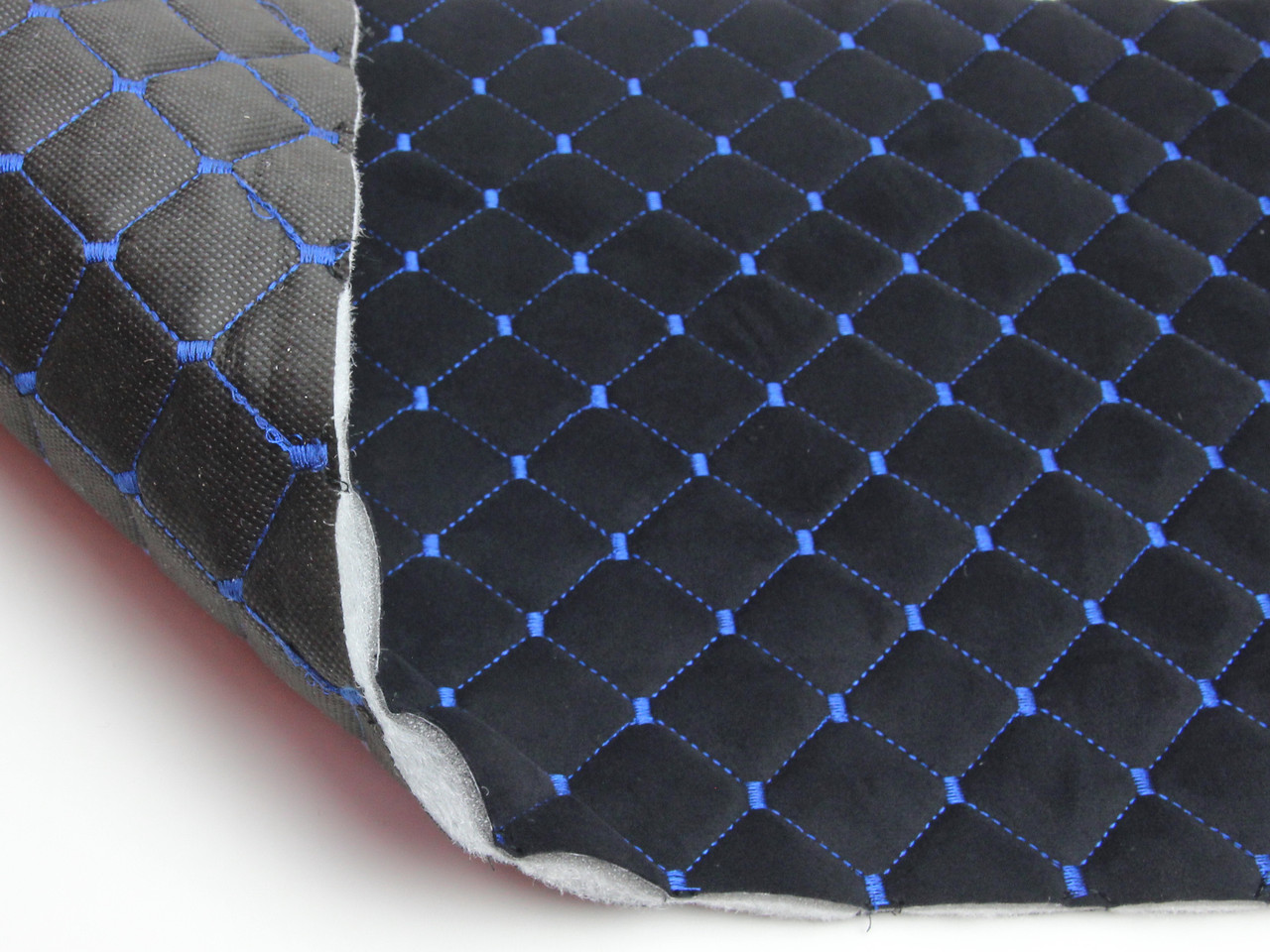 Велюр TRINITY стёганый черный «Ромб» (прошитый синей нитью) поролон, синтепон и флизелин, ширина 1,35м детальная фотка