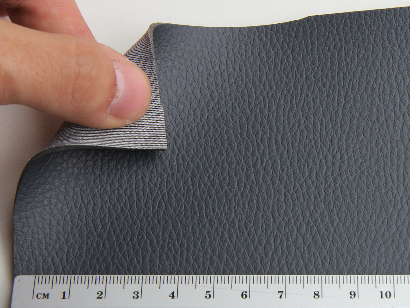 Термовинил серый для перетяжки руля, дверных карт, панелей на каучуковой основе (tk-4) детальная фотка