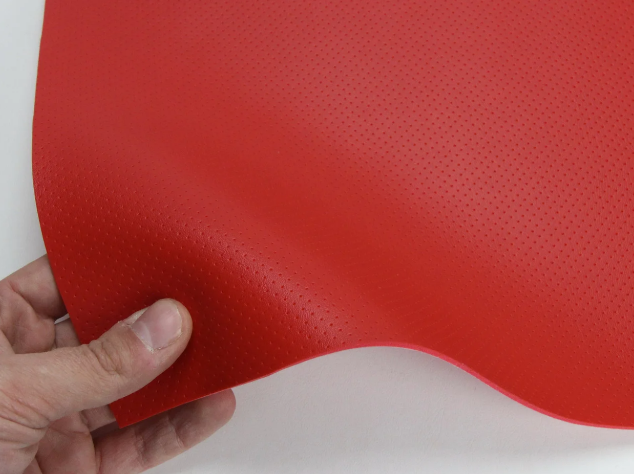 Термовинил псевдо-перфорированный красный для перетяжки руля, дверных карт, панелей на каучуковой основе, (tk-18р) детальная фотка
