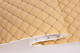 Кожзам стёганый бежевый «Ромб» (прошитый светло-серой нитью) дублированный синтепоном и флизелином, ширина 1,35м детальная фотка