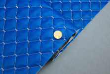 Кожзам стёганый синий «Ромб» (прошитый светло-серой нитью) дублированный синтепоном и флизелином, ширина 1,35м
