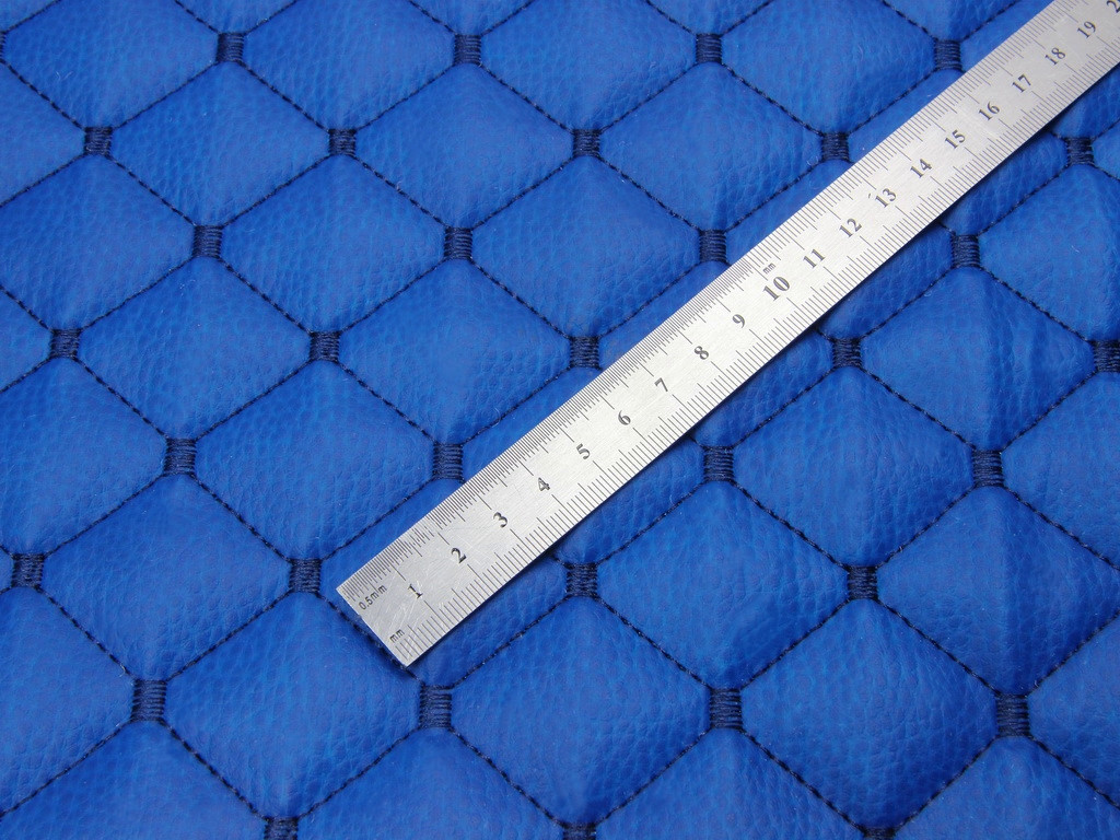 Кожзам стёганый синий «Ромб» (прошитый темно-синей нитью) дублированный синтепоном и флизелином шир 1,35м детальная фотка