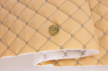 Кожзам стёганый бежевый «Ромб» (прошитый светло-серой нитью) дублированный синтепоном и флизелином, ширина 1,35м