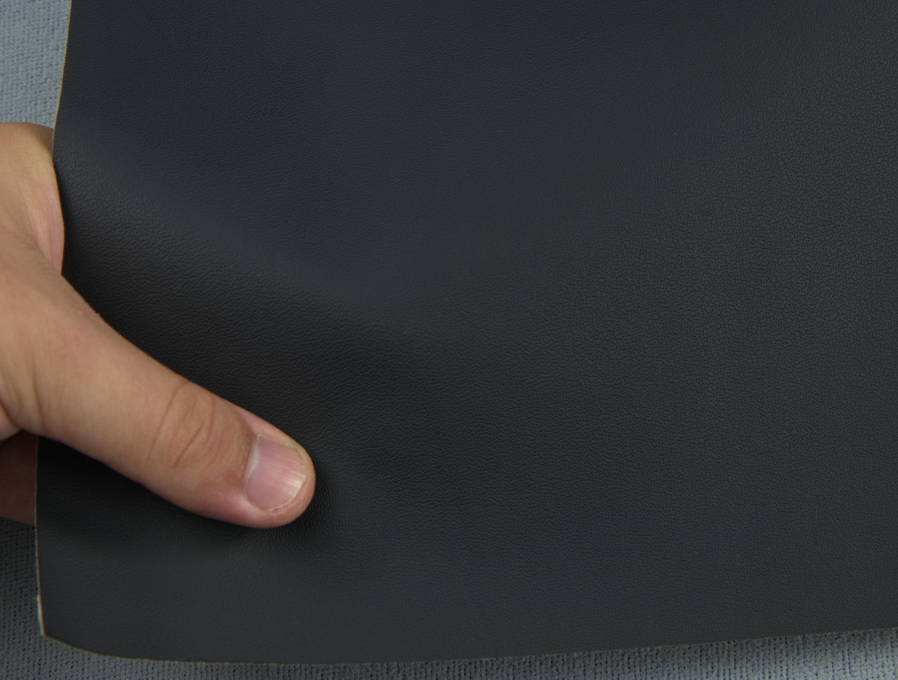 Автомобильный кожзам BENTLEY 1236 темно-серый, на тканевой основе, ширина 140см, Турция детальная фотка