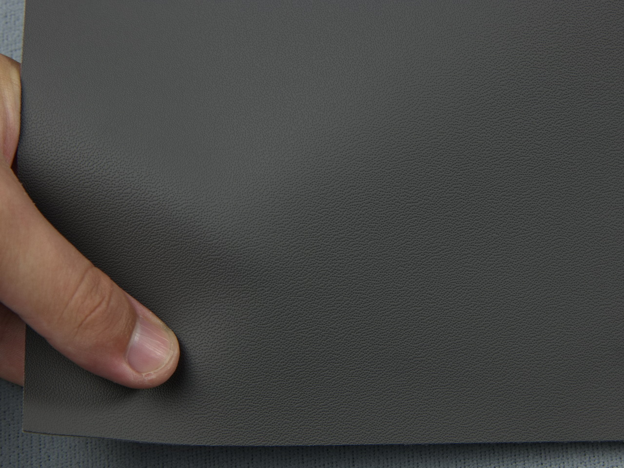 Автомобильный кожзам BENTLEY 1205 серый, на тканевой основе, ширина 140см, Турция детальная фотка