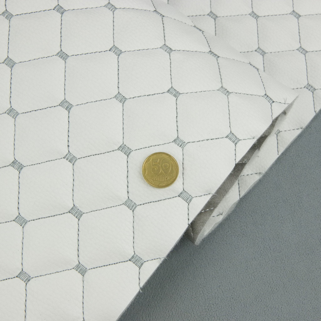 Кожзам стёганый белый «Ромб» (прошитый серой нитью) дублированный синтепоном и флизелином, ширина 1,35м детальная фотка